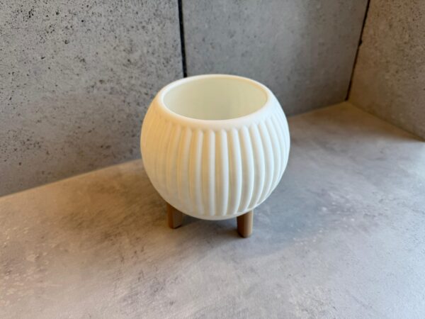 Bloempot op pootjes – wit met ribbels en matte voet - Afbeelding 3