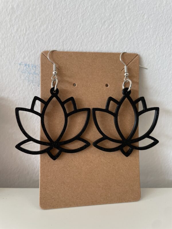 🖤 Bloom in Black – Bloemvormige 3D-geprinte oorbellen - Afbeelding 2